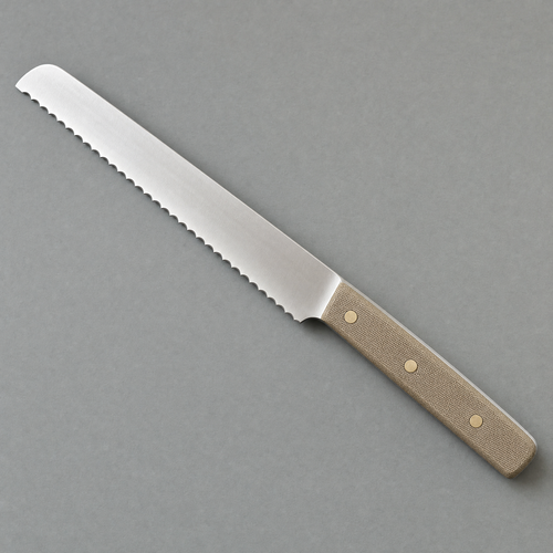 The Bread 220 seen from above: a 220 mm serrated satin stainless blade with a natural linen micarta handle on three brass pins.