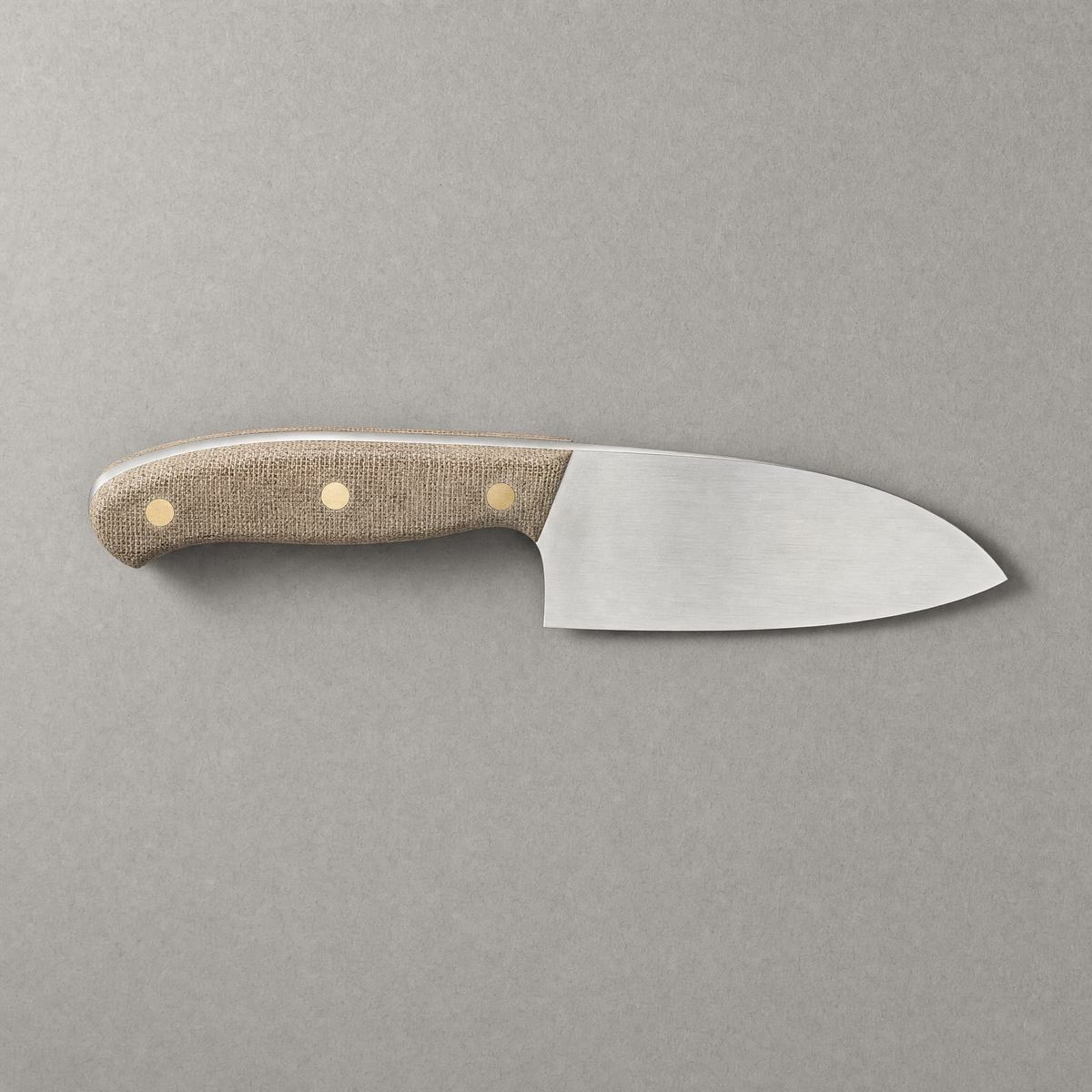 The Chef 165 seen from above: a short deep 165 mm satin stainless blade with a natural linen micarta handle on three brass pins.